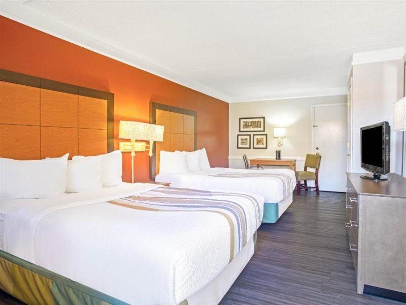 La Quinta Inn By Wyndham Victoria Buitenkant foto