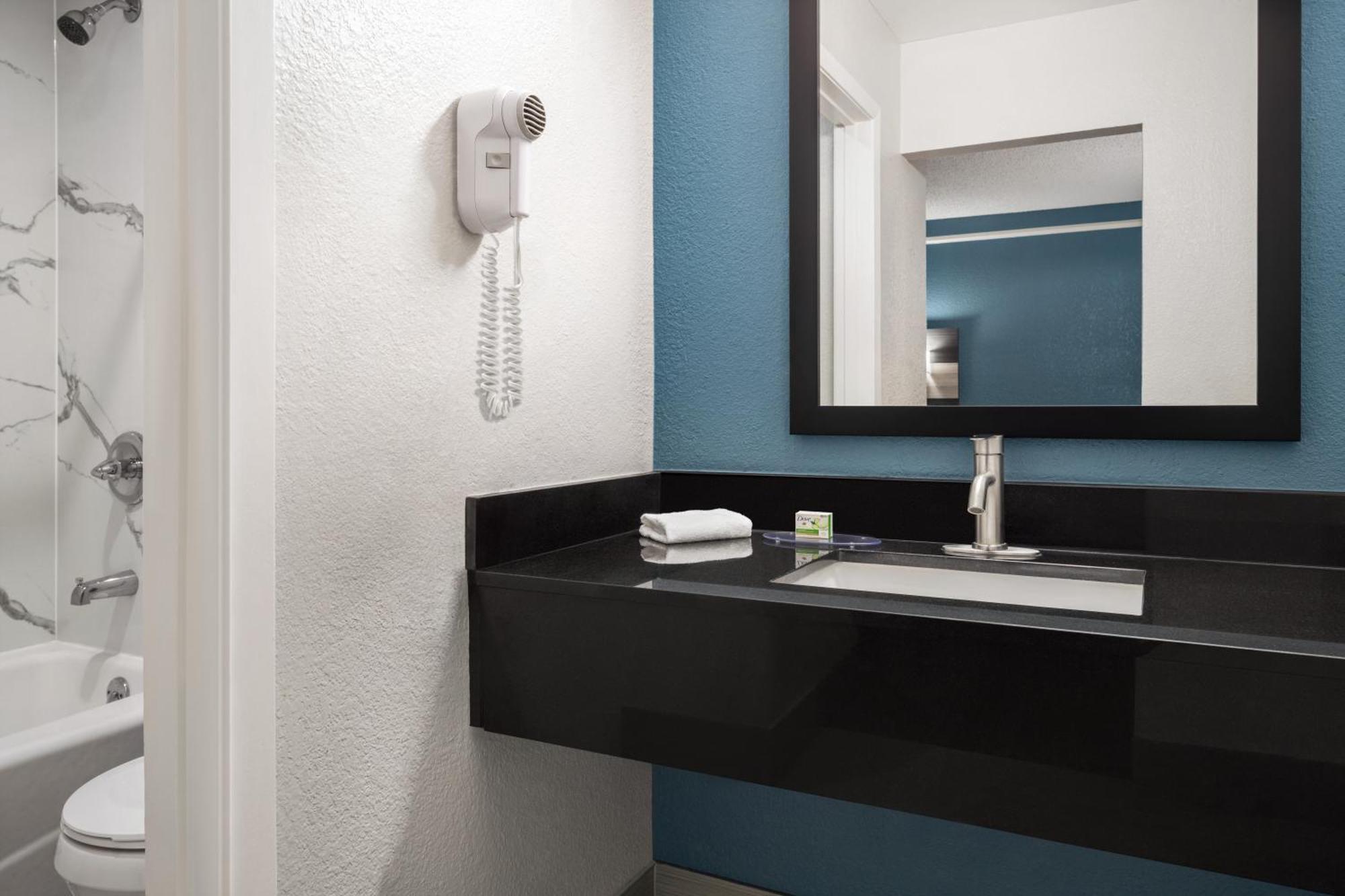 La Quinta Inn By Wyndham Victoria Buitenkant foto