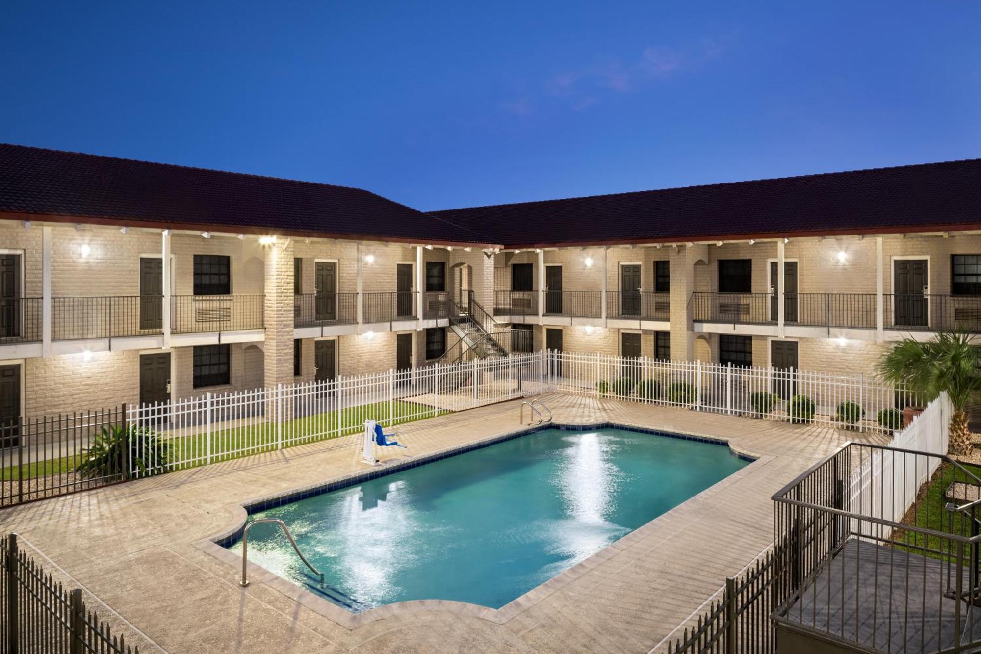 La Quinta Inn By Wyndham Victoria Buitenkant foto
